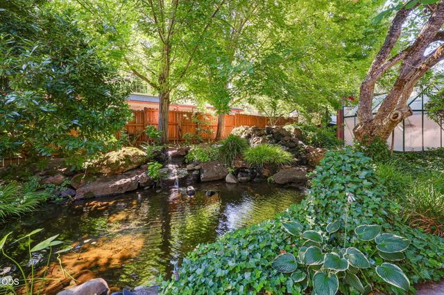 1075 Anglers Place, Shady Cove, OR 97539