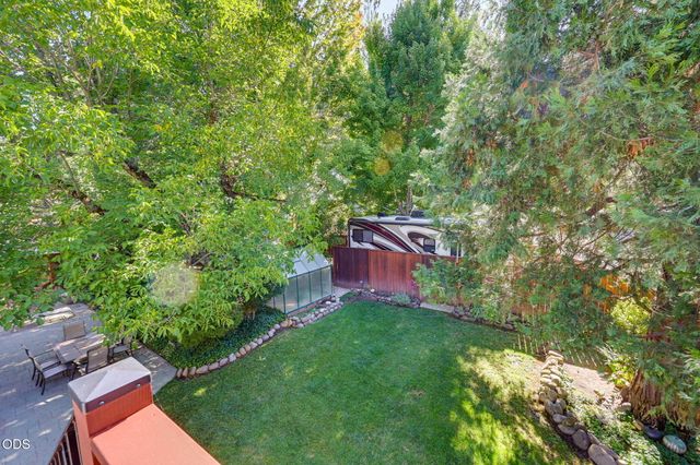 1075 Anglers Place, Shady Cove, OR 97539