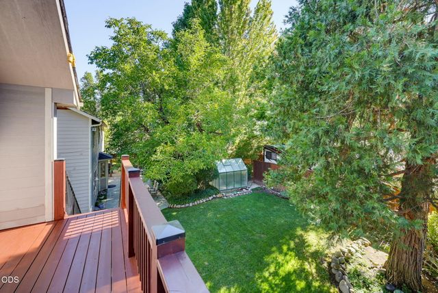 1075 Anglers Place, Shady Cove, OR 97539