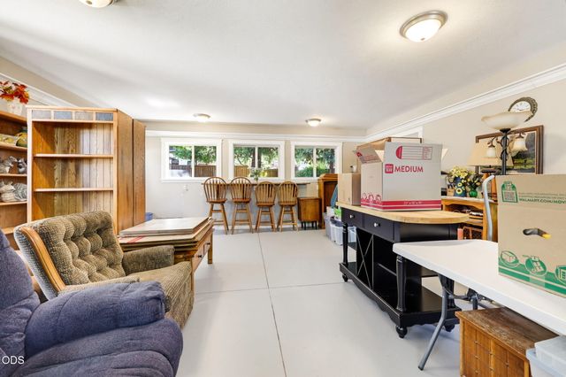 1075 Anglers Place, Shady Cove, OR 97539