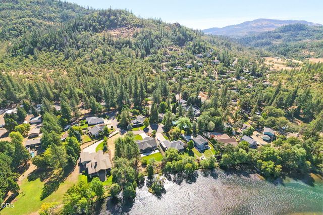 1075 Anglers Place, Shady Cove, OR 97539