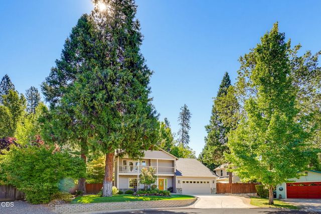 1075 Anglers Place, Shady Cove, OR 97539