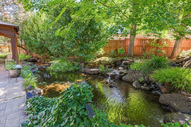 1075 Anglers Place, Shady Cove, OR 97539