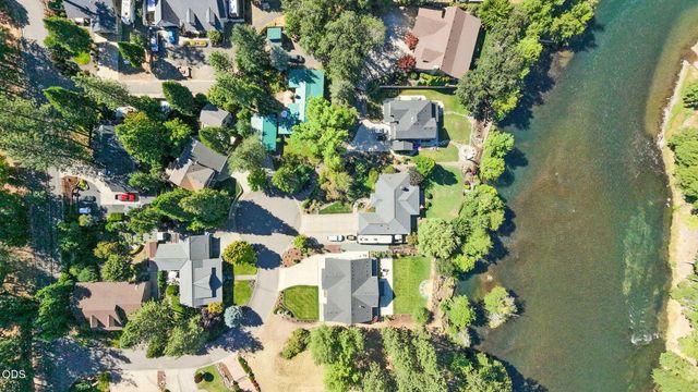 1075 Anglers Place, Shady Cove, OR 97539