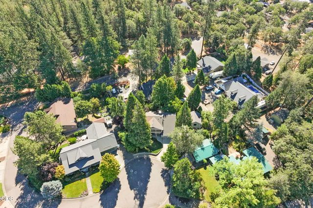 1075 Anglers Place, Shady Cove, OR 97539