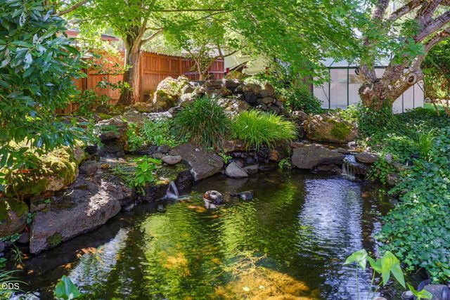 1075 Anglers Place, Shady Cove, OR 97539