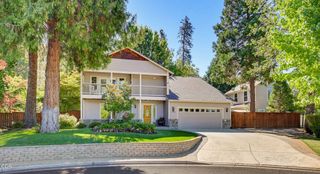 1075 Anglers Place, Shady Cove, OR 97539