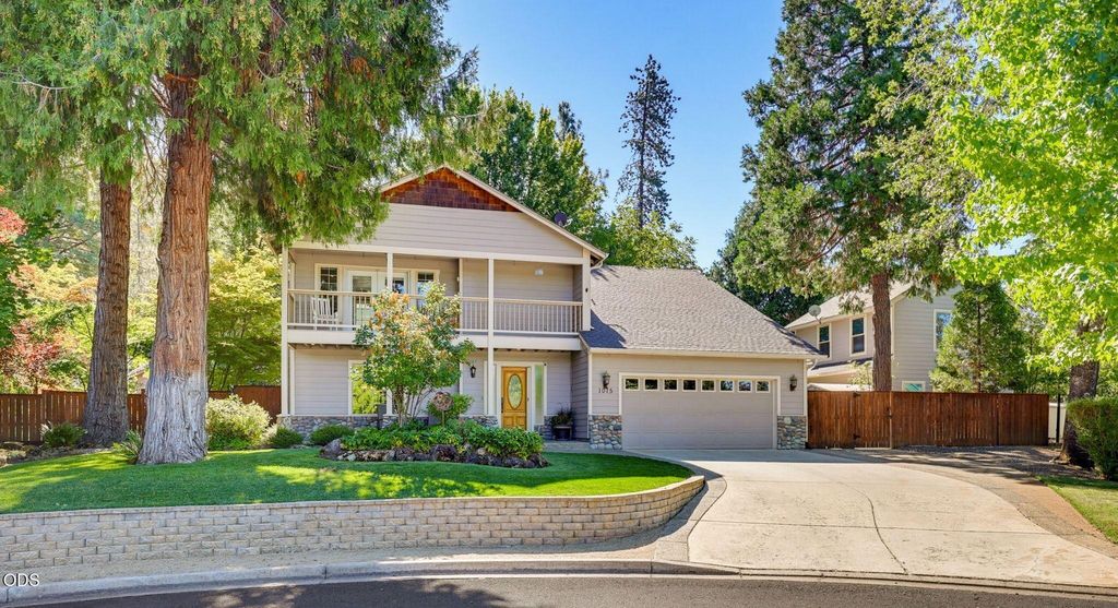 1075 Anglers Place, Shady Cove, OR 97539