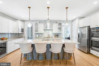 3871 RAINIER DR, Fairfax, VA 22033