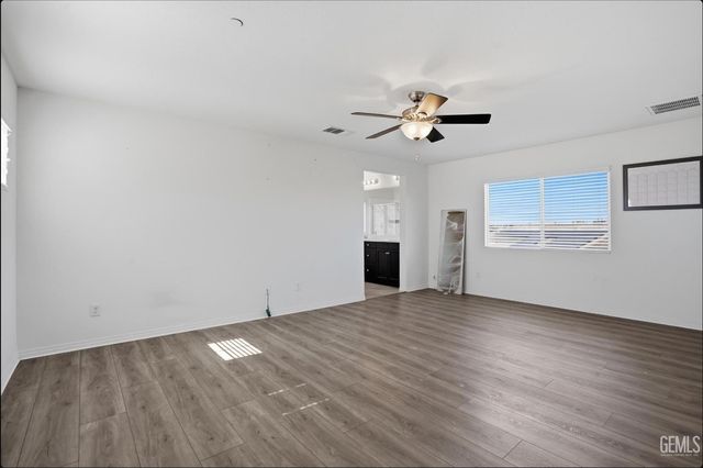 5406 Mensen dr, Bakersfield, CA 93313