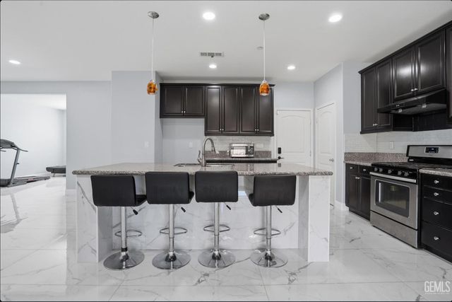 5406 Mensen dr, Bakersfield, CA 93313