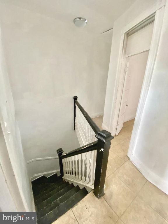 Image 13 of property listing at 2946 GREENMOUNT AVE, Baltimore, MD 21218