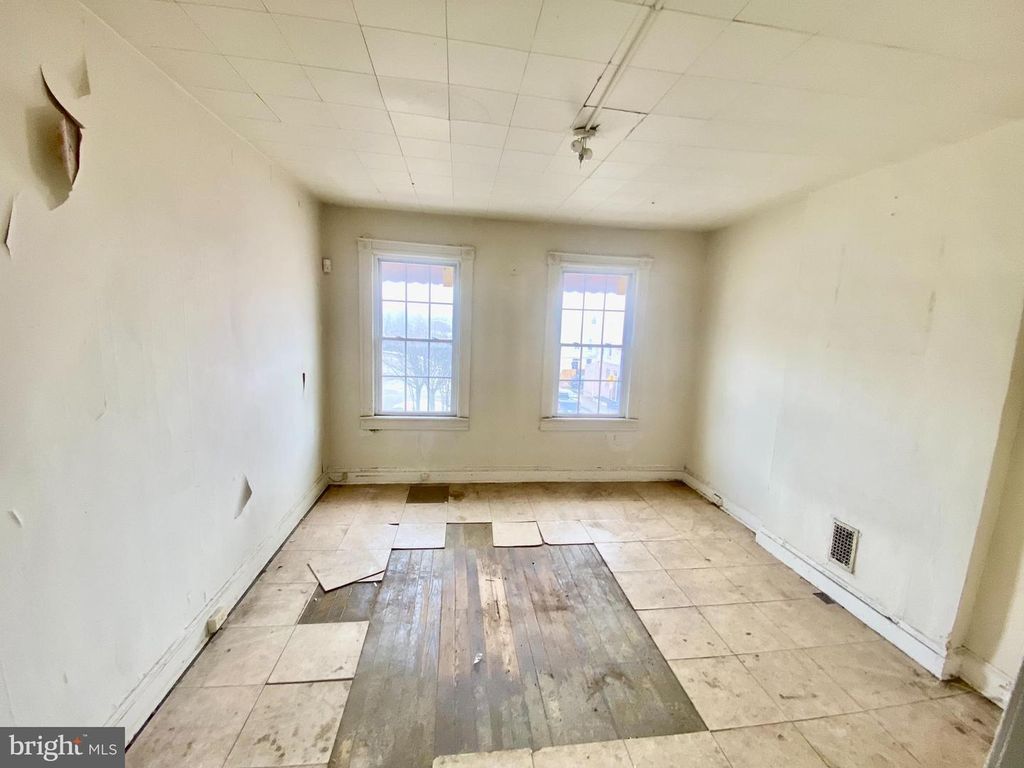 Image 14 of property listing at 2946 GREENMOUNT AVE, Baltimore, MD 21218