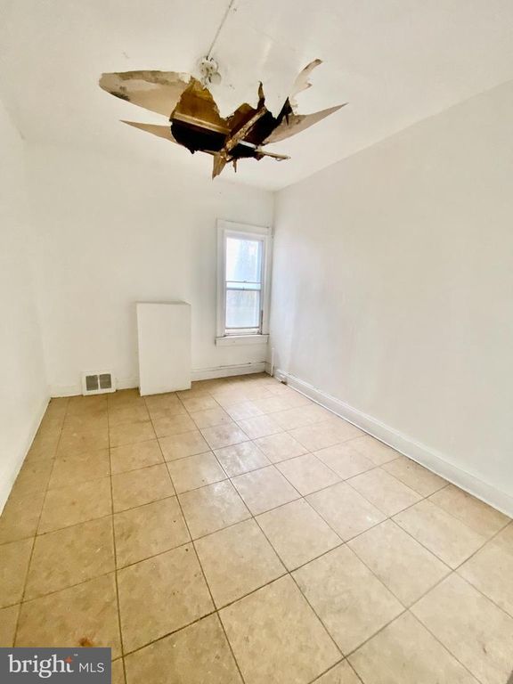 Image 15 of property listing at 2946 GREENMOUNT AVE, Baltimore, MD 21218