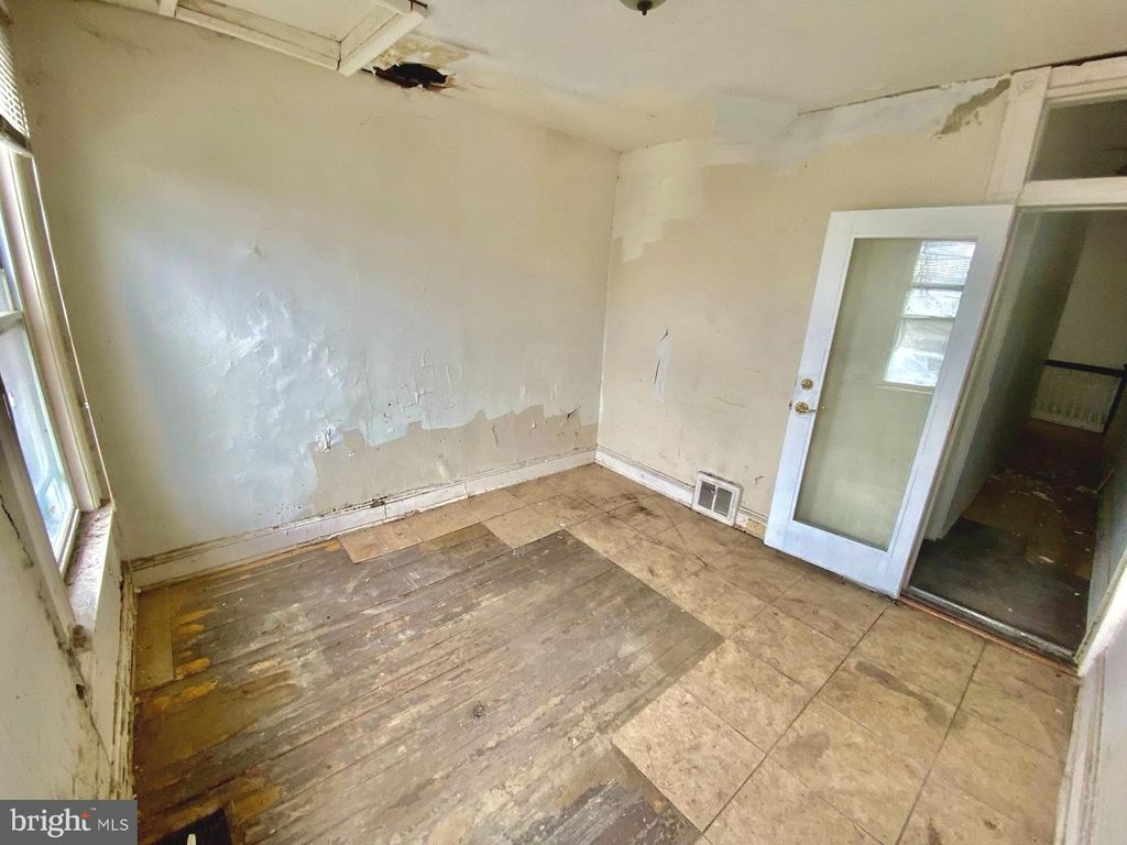 Image 19 of property listing at 2946 GREENMOUNT AVE, Baltimore, MD 21218