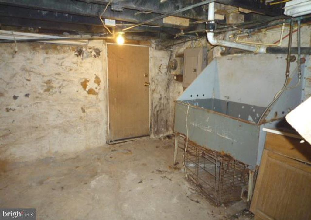 Image 23 of property listing at 2946 GREENMOUNT AVE, Baltimore, MD 21218