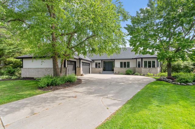 2065 Woodstone Court, Victoria, MN 55386