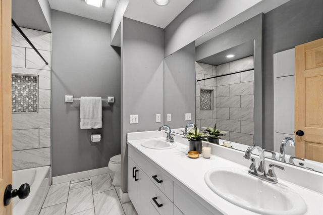 2065 Woodstone Court, Victoria, MN 55386