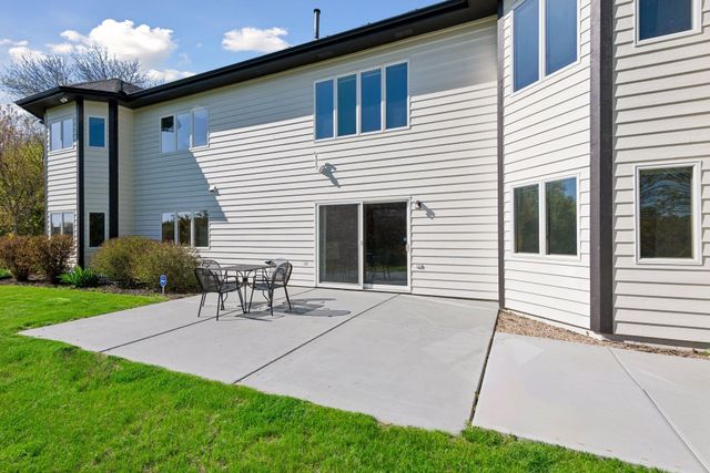2065 Woodstone Court, Victoria, MN 55386
