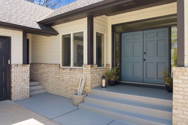 2065 Woodstone Court, Victoria, MN 55386