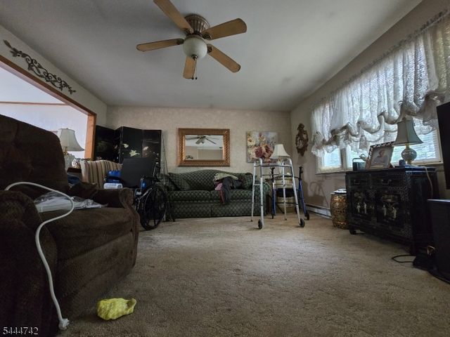 9 Marshall Trl, Hopatcong Boro, NJ 07843