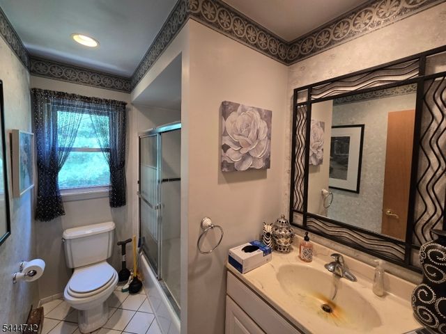 9 Marshall Trl, Hopatcong Boro, NJ 07843