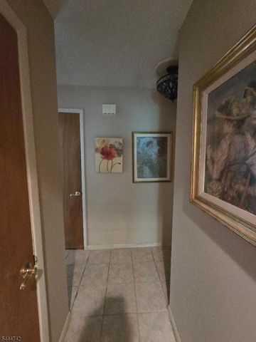 9 Marshall Trl, Hopatcong Boro, NJ 07843