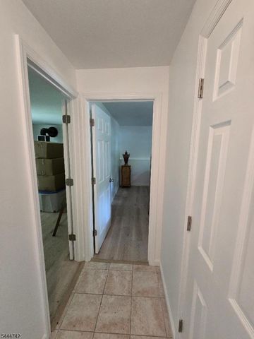 9 Marshall Trl, Hopatcong Boro, NJ 07843