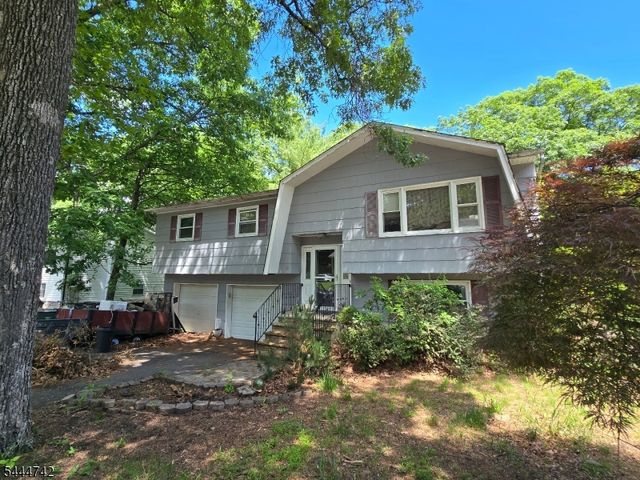 9 Marshall Trl, Hopatcong Boro, NJ 07843