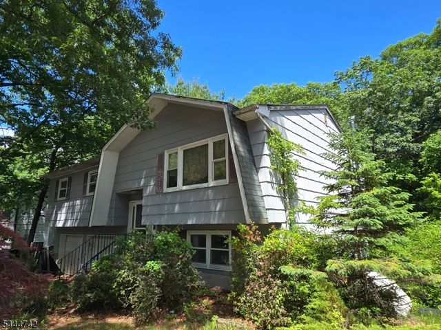 9 Marshall Trl, Hopatcong Boro, NJ 07843