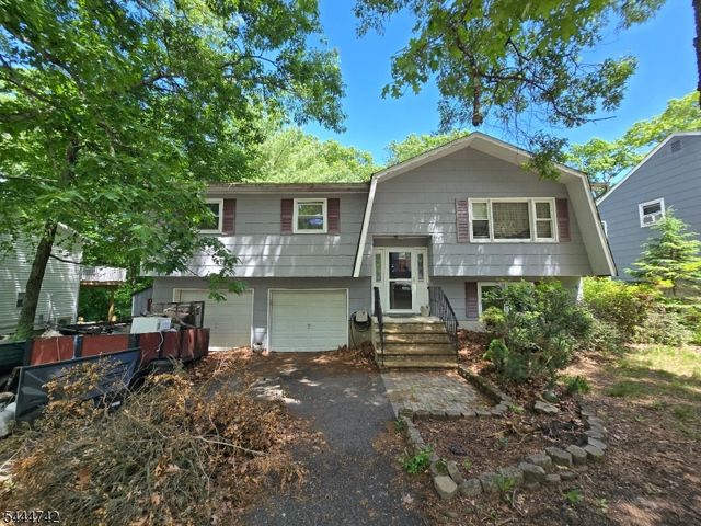 9 Marshall Trl, Hopatcong Boro, NJ 07843