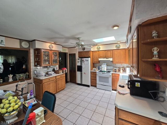 9 Marshall Trl, Hopatcong Boro, NJ 07843