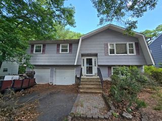 9 Marshall Trl, Hopatcong Boro, NJ 07843