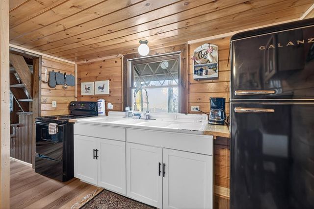124 Mountain Mariah Road, Topton, NC 28781