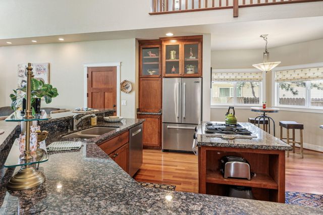 210 Bellerive Drive, Eagle Point, OR 97524