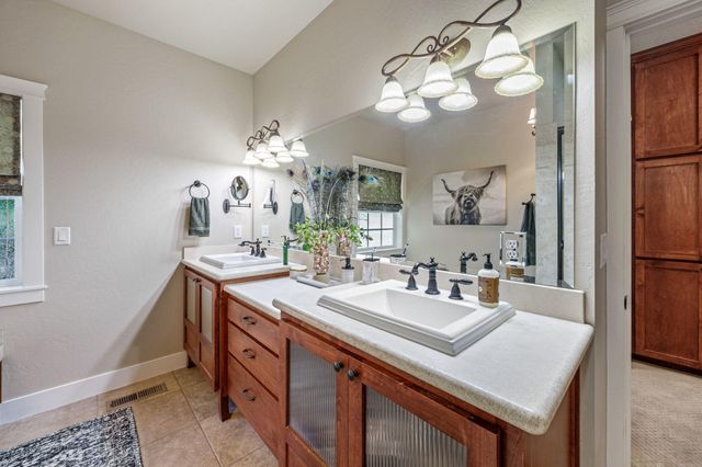 210 Bellerive Drive, Eagle Point, OR 97524