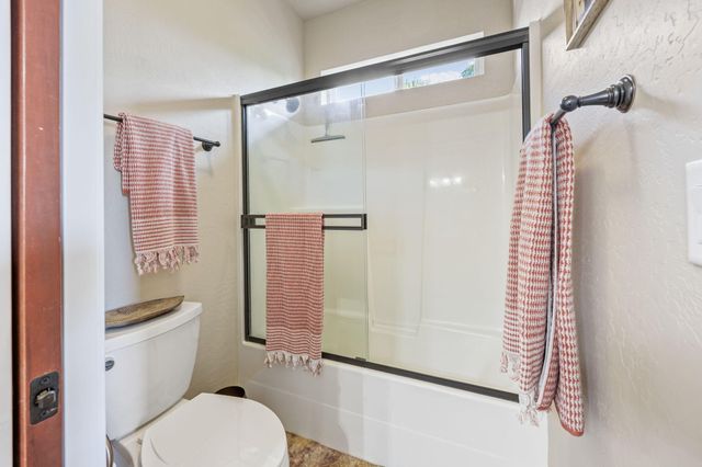 210 Bellerive Drive, Eagle Point, OR 97524