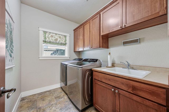 210 Bellerive Drive, Eagle Point, OR 97524