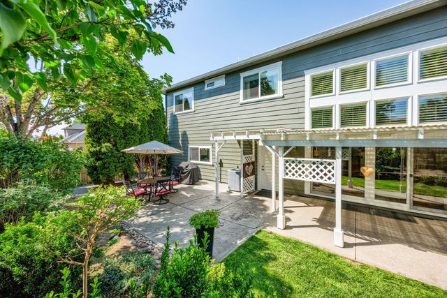 210 Bellerive Drive, Eagle Point, OR 97524