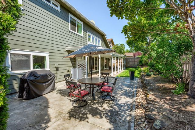 210 Bellerive Drive, Eagle Point, OR 97524