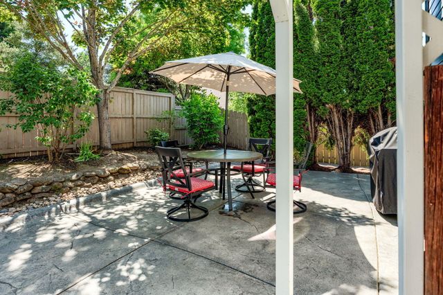 210 Bellerive Drive, Eagle Point, OR 97524