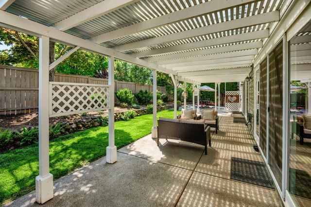 210 Bellerive Drive, Eagle Point, OR 97524