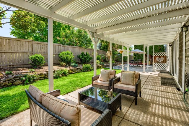 210 Bellerive Drive, Eagle Point, OR 97524