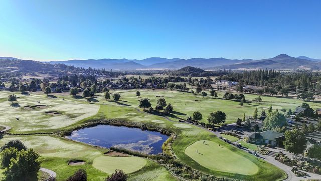 210 Bellerive Drive, Eagle Point, OR 97524