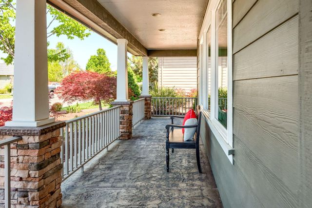 210 Bellerive Drive, Eagle Point, OR 97524