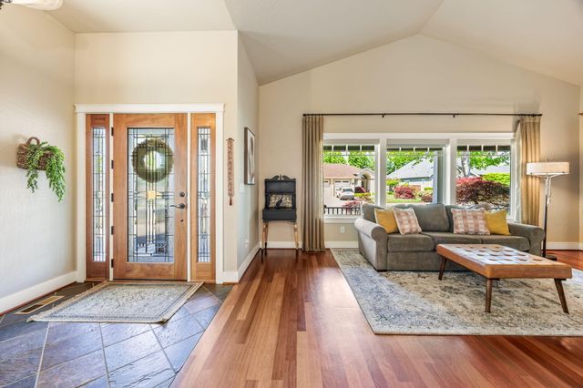 210 Bellerive Drive, Eagle Point, OR 97524