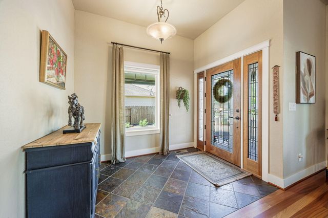 210 Bellerive Drive, Eagle Point, OR 97524