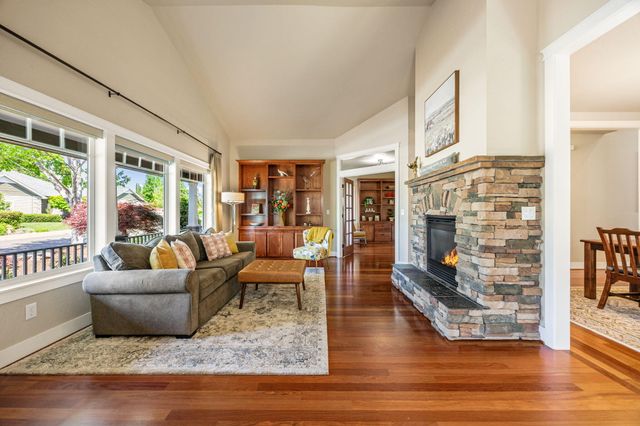 210 Bellerive Drive, Eagle Point, OR 97524