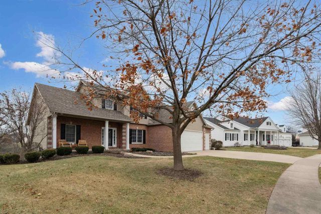 5521 N Ridge Circle, Bettendorf, IA 52722