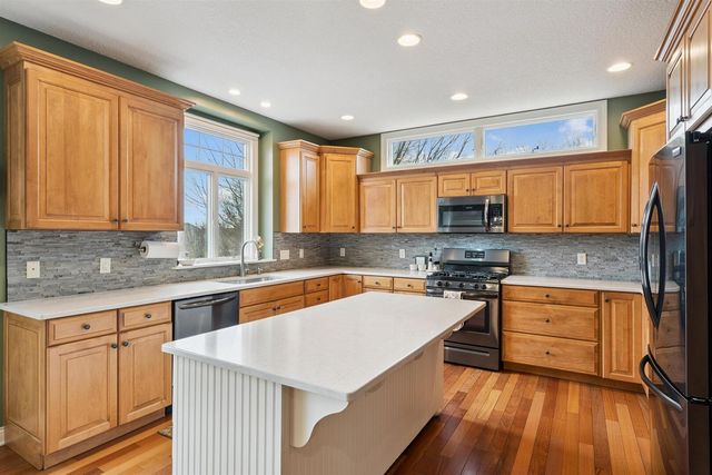 5521 N Ridge Circle, Bettendorf, IA 52722